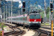 Reichlich versp�tet, aber endlich da: IC 82  Paganini  erreicht W�rgl Hbf mit +60. (August 2008)