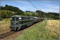 Diesellok 2050 04 f�hrt mit Sonderzug 19815 von Leoben nach Lavam�nd.
Obdacher Sattel 10.08.2008