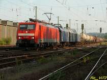 189 029-2 mit gem. Gz, eine Besonderheit sind die drei Milit�rbegleitwagen, gleich hinter der Lok. Witten, 31.07.2008.
