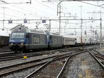 bls - 465 016-4 + 465 007 unterwegs mit mit HUPAC-Zug im G�terbahnhof von Thun am 24.05.2008