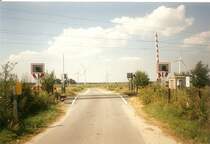 An der Strecke Hamburg-Neum�nster unweit des Bahnhofes Wrist gelegen der B� St�rkathen im Sommer 2006.