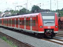 ET 425 039 f�hrt in den Solinger Hauptbahnhof ein. (31.07.2008)