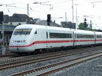 ICE 2 Steuerwagen des ICE Zuges  Essen  f�hrt einen ICE durch Solingen in Richtung Wuppertal am 31.07.2008.