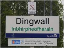 Dingwall n�rdlich von Inverness/Inbhir Nis sieht auf g�lisch schon sehr unaussprechlich aus. (06.08.2008)