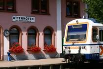 Nebenbahnromantik mit dem VT 125 in Ottenh�fen, 29. Juli 2008.