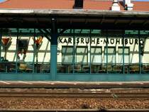 Der Bahnhof Karlsruhe-M�hlburg am 16. August 2008. Hier kann man sich am Bahnsteig (sehr dicht am Gleis, hinter einer Glasscheibe gesch�tzt) auf eine Bank setzen und den G�terz�gen und Personenz�gen beim Vorbeibrausen zusehen, w�hrend man sich 1 Meter davon entfernt die Cola und den Burger reinschiebt. Ein Feeling, dass sicherlich nicht jede McDonald's-Filiale in Deutschland bietet :)