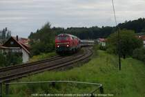 Nachdem der erste umgeleitete Nachtzug noch bei starker Dunkelheit Lindau erreichte, waren die Lichtverh�ltnisse beim 2ten schon besser. 218 401 und 218 405 rollen mit EN 91244 oberhalb von Bodolz Lindau Hbf entgegen.
20.08.08