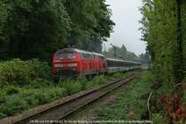 Nachher wurde mal wieder der Standort gewechselt. Bei der Abzweigung Lindau-Aeschach beschleunigen 218 405 und 218 401 (brachten zuvor den EN 91244 nach Lindau Hbf) den EC 191 von Z�rich nach M�nchen der kommenden Steigung entgegen.
20.08.08
