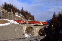 RhB - Regionalzug 1637 von St.Moritz nach Tirano am 14.12.2007 auf Inn-Viadukt in St.Moritz mit Triebwagen ABe 4/4 II 42 + ABe 4/4 II 44 - BD 2473
