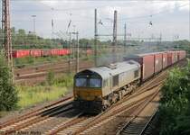 266 453-0 mit dem Opel-Zug in GE-Schalke-Nord/Ausfahrt Gbf. GE-Bismarck  01.09.2008