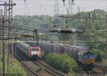 266 453-0 mit dem Opel-Zug passiert die Veolia 189 093 mit Ihren Falns-Wagen im Gbf.-Bereich GE-Bismarck  01.09.2008