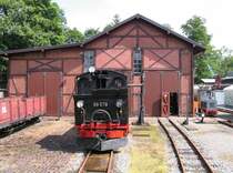 99 579 vor dem Lokschuppen.