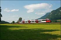 Ein 4024er ist in der Abendsonne des 05.07.2008 als RB 5125 (R 5125 ab Kufstein) nach Innsbruck Hbf unterwegs. 
