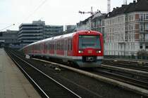 DB 474 611-1 der Hamburger S-Bahn am 19.4.2008 in Hamburg-Altona.