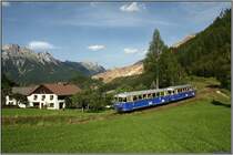 2 Uerdinger Schienenbusse 5081 562 + 564 fahren von Eisenerz nach Vordernberg Markt.Hier befahren sie den Franzosenbichl mit den Erzberg im Hintergrund.
Eisenerz 6.9.2008