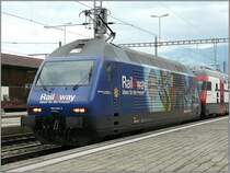 Re 460 005-2 mit ihrer Werbung f�r Rail Away war am Abend des 01.08.08 als Zuglok vor den Dostosteuerwagen geh�ngt worden, welcher morgens schon im L�tschbergbasistunnel mit technischen Problemen zu k�mpfen hatte. Bild aufgenommen im Bahnhof von Spiez.  (Hans) 