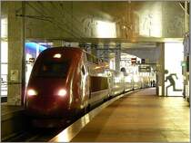 Am 13.09.08 verl�sst ein Thalys den Bahnhof Antwerpen-Centraal auf der Ebene -2 durch den 1200 m langen Tunnel, welcher den internationalen Z�gen das Kopfmachen in Antwerpen erspart. (Jeanny) 