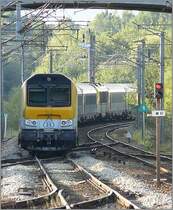 Dann wurde die sogenannte  composition dromadaire  f�r den Einsatz am n�chsten Tag bereitgestellt. Der Lokf�hrer sitzt in der Lok in der Mitte des Zuges und bekommt seine Anweisungen �ber Funk mitgeteilt. Gouvy 14.09.08 (Jeanny)