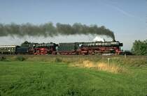 DB Jubil�um N�rnberg,Sept.1985 Lok 01-1100 mit 23-105 vor einem Sonderzug zwischen N�rnberg und Bayreuth (Archiv P.Walter)