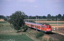 110 224 bespannte am 18.7.03 einen RE von Regensburg nach M�nchen, aufgenommen bei Pulling, kurz hinter Freising.