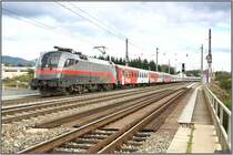 E-Lok 1016 035 (railjet Vordesign) f�hrt mit IC 533 von Villach nach Wien S�d.
Zeltweg 20.09.2008