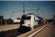 W�hrend an einem IC nach Westerland an der Zugspitze zwei 218 angekuppelt werden ist f�r die 101 100 in Itzehoe die Fahrt zu Ende.