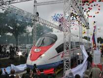 Gestern 23.09.2008 auf dem Messegel�nde Berlin wurden feierlich der ICE  Sapsan  an den russischen Verkehrsminister �bergeben. Dieser Zug soll Moskau und St. Petersburg mit Tempo 250 km/h verbinden.