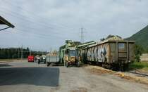 Alle Jahre wieder, auch wenn tendenziell immer weniger: Zuckerr�benverald auf den Landbahnh�fen. Hier werden in Roche VD einige Eaos beladen.
23. September 2008