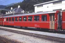 RhB - B 2364 am 02.08.1992 in Disentis - 2.Klasse Einheitspersonenwagen (Typ 1) - �bernahme 25.07.1966 - FFA/SIG/RhB - Fahrzeuggewicht 18,00t - Sitzpl�tze 64 - L�P 18,42m - zul�ssige Geschwindigkeit 90 km/h - �2=11.08.1987 - Logo RhB in deutsch - Hinweis: kleine Klassezahlen, hoher Anschriftenblock, schlanke Betriebsnummern, Griffe neben den T�ren, ohne Kennzeichnung an den Ecken - die Fahrzeugserie besteht aus 33 Wagen mit den Nummern 2341 bis 2373. 
