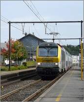 E-Lok 3017 kommt mit Dostos am 21.09.08 an der Haltestelle Capellen an, um kurze Zeit sp�ter ihre Fahrt nach Kleinbettingen fortzusetzen. (Jeanny)