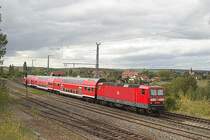 143 955 f�hrt den  Kupferexpress  von Sangerhausen nach Halle/S unweit von R�blingen am See.
Sangerhausen war jahrhundertelang Zentrum des Kupferschieferbergbaus im Mansfelder Land, deshalb der Zugnahme  Kupferexpress 