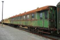 Herrliche alte Reisezugwagen, leider total vergammelt, Sta�furt 22.09.08