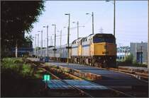 Der  Ocean  mit F40PH-2 6451 und 6450 steht abfahrbereit in Halifax. Der Bahnhof der gr�ssten Metropole in Nova Scotia sieht ziemlich mickrig aus, ist aber wenigstens noch in Stadtzentrumsn�he. (Archiv 07/1998)