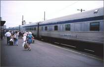 Nur in Moncton ist der Bahnsteig genug lang, dass der ganze Zug  Ocean  von Via Rail Canada Platz findet. (Archiv 07/1998)