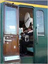 F�r gute Stimmung in den Z�gen w�hrend des Dampflokfestivals in Mariembourg am 28.09.08 sorgte diese Musikband passend zum nostalgischen Flair der Z�ge und der sch�nen Strecke. (Jeanny)  