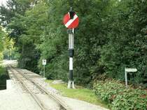 Schinznacher Baumschulenbahn.Ausser drei alten Schweizer Fl�gelsignalen ist auch diese Hipp`sche Wendescheibe zu sehen.
28.09.08
