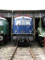 E-Lok E 18 047 -DB- stehen am Lokschuppen des ex.Bw Halle P, 06.07.2008