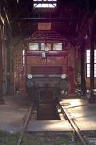 Krauss-Maffei, sowie die Firmen AEG und BBC lieferten 1935 insgesamt acht elektrische Rangierlokomotiven der Baureihe E 63. Sie wurden bis 1978 im Rangierdienst auf verschiedenen Bahnh�fen eingesetzt. Bis heute blieben im Bestand des N�rnberger DB-Museums die Loks E 63 05 und E 63 08 erhalten. E 63 05 (Baujahr 1936) fand ihre Bleibe im Bahnpark Augsburg.