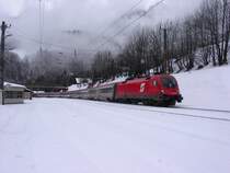 1016 032-3 mit Eurocity663 im Bahnhof Daalas