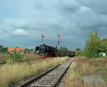 DR 50 3708-0 mit dem DPE 91933  SALZLAND-EXPRESS  von Sch�nebeck (Elbe) nach Freyburg (Unstrut) bei der Einfahrt in Laucha (Unstrut); 14.09.2008