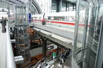 BERLIN, 16.06.2007, ein ICE an Gleis 12 in Berlin Hbf