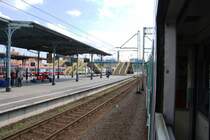 SZCZECIN (Woiwodschaft Westpommern), 16.06.2007, Blick aus dem Zug auf Bahnsteig 2 in Szczecin Główny