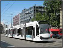 Bernmobil-Tram 756 ist am 26.07.2008 auf der Linie 9 unterwegs, kurz vor Erreichen der Haltestelle am Bahnhofplatz.