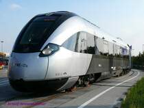 Polnischer Silberpfeil: Der 19WE-01 -ein neuer dreiteiliger Elektrotriebwagen der polnischen Firma Newag.


28.09.2008 INNOTRANS Berlin