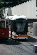 Der f�r Eskisehir bestimmte Triebwagen zeigt sich dorthin abfahrbereit. Daneben Museums-Triebwagen 19 (vormals Z�rich)