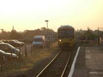 Ein Triebzug Class 165 der First Great Western erreicht Windsor and Eton Central. Trotz des gro�en Namens ist dieser Bahnhof das komplette Gegenteil zu Paddington. Es gibt nur noch ein Gleis mit (allerdings recht h�ufigem) Pendelverkehr nach Slough an der Hauptstrecke London Paddington - Reading. 2008-09-28.