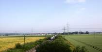 Ein ICE 1 Zug macht sich morgens auf in Richtung Berlin Ostbahnhof. Hier zwischen Mindelaltheim und Offingen. Im Hintergrund Offingen. 25.06.2008.