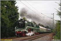 Am 20.09.08 war  Edelrenner  18 201 mit einem Sonderzug von Nossen nach Neuenmarkt-Wirsberg zum Jubil�um  160 Jahre Schiefe Ebene  unterwegs. Auf diesem Bild dampft der Zug durch Chemnitz-Reichenbrand in Richtung Zwickau.