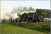 Dampflok 657.2770 f�hrt mit einem Sonderzug von Timelkam nach Ampflwang. 4.10.2008