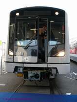 Da geht doch die T�r auf: Die neuen dreiteiligen Metroz�ge f�r Oslo haben in der Front eine Fluchtt�r (offiziell Evakuierungst�r genannt)! 
Die Z�ge werden von Siemens gebaut und wurden vom Porsche -Design-Studio gestaltet.

28.09.2008 INNOTRANS Berlin